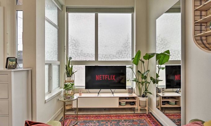 Whittier Heights Apartment | Stylish Ballard Studio 15 Mins from Space Needle