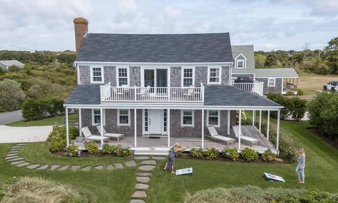 Surfside House | Stylish beach-house with ocean view
