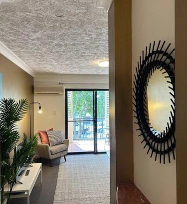 Mermaid Beach Apartment | Stylish Beachside 1BR Apartment