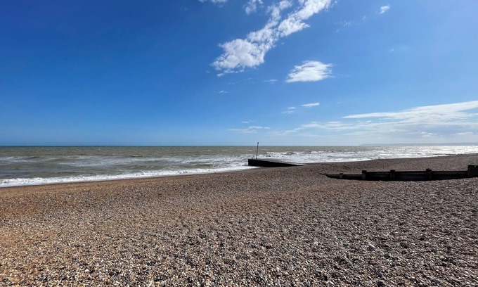 Bexhill-on-Sea Apartment | Stylish, bright 2 bedroom apartment. 2 minutes from the sea front!