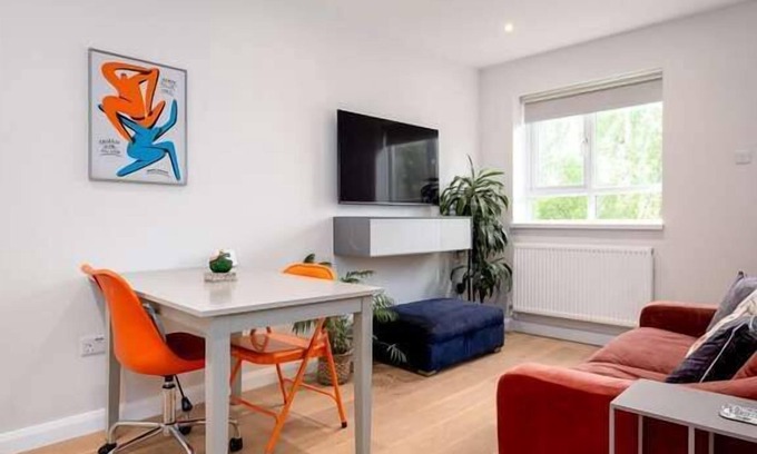 Lambeth Apartment | Stylish Brixton Hill Studio with Modern Charm