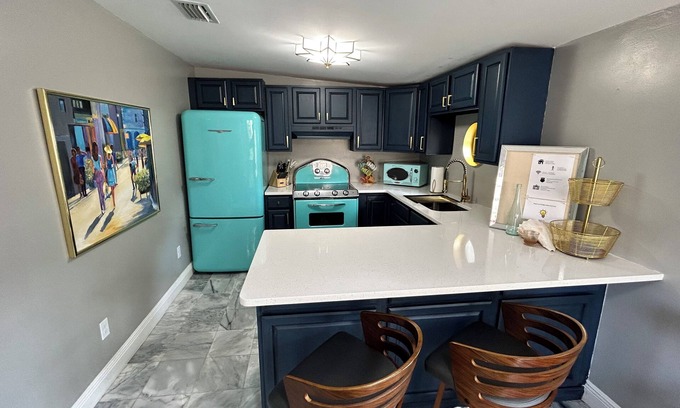 Avondale House | Stylish Bungalow Near Dining, Parks & Entertainmentn