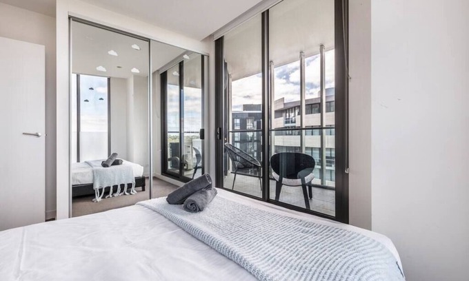 Abbotsford Apartment | Stylish, central serenity