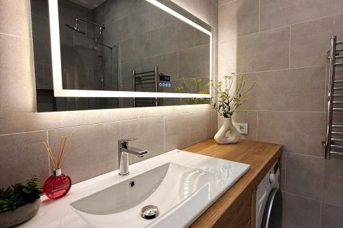 Cesis Apartment | Stylish Cesis Apartment - Perfect Base for Exploring Medieval Town and Gauja Nature Trails