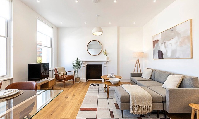 Redcliffe Apartment | Stylish Chelsea Escape with Private Outdoor Oasis!