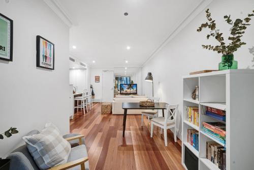 Rushcutters Bay Apartment | Stylish City Escape with Private Courtyard