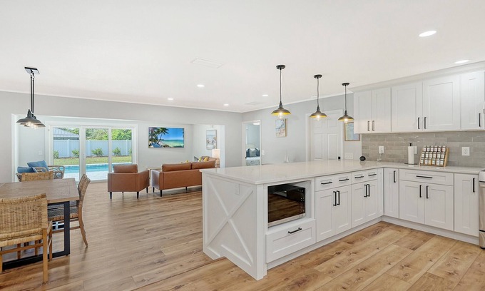 Ringling Park House | Stylish Coastal 3BR Pool Near Downtown & Sand