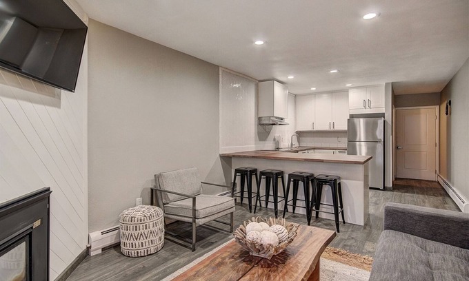 Frisco Condo | Stylish Condo w/Hot Tub & Pool, Walk to Downtown Frisco!