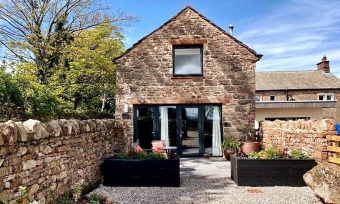 Penrith House | Stylish & cosy barn near Michelin-starred pub