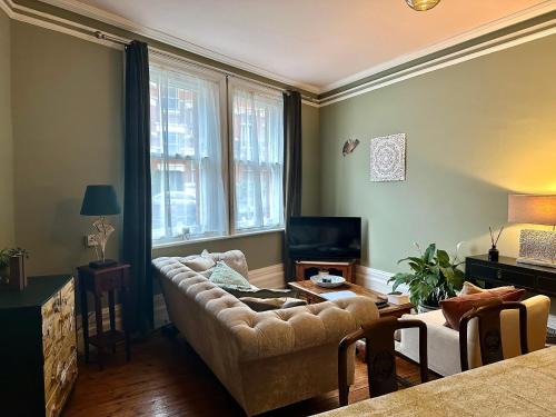 Fortune Green Apartment | Stylish & Cosy West Hampstead Home