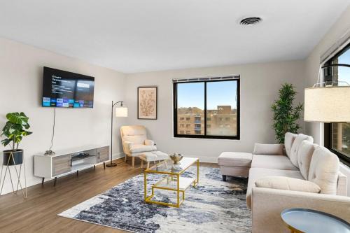 North Highland Apartment | Stylish & Cozy 2BR apt 6 mins from DC Free parking - Park Adams