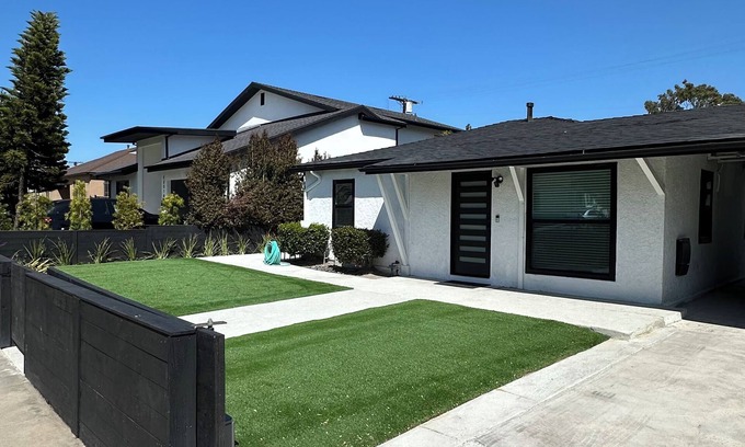 Del Rey House | Stylish & Cozy 2BR in Del Rey