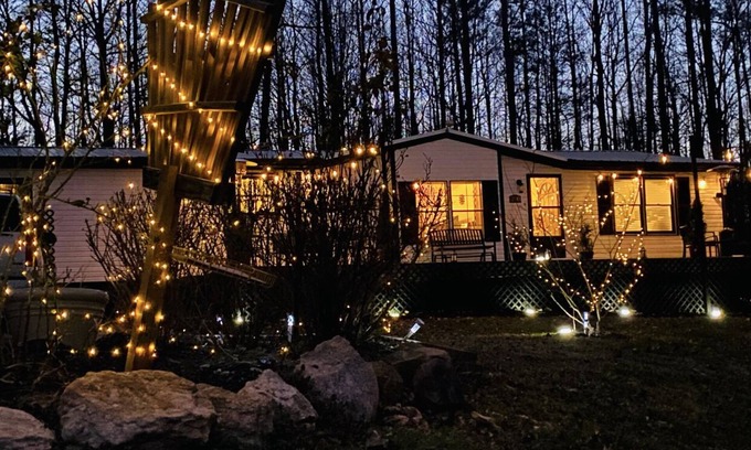 Franklinton House | Stylish Cozy Cottage Snuggled in a Zen Botanical Oasis UNDER THE STARS!