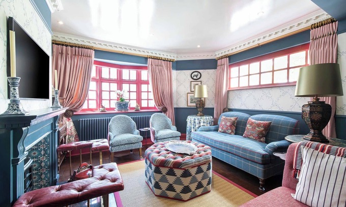 Brompton & Hans Town Apartment | Stylish decor, Terrace, A/C, prime location