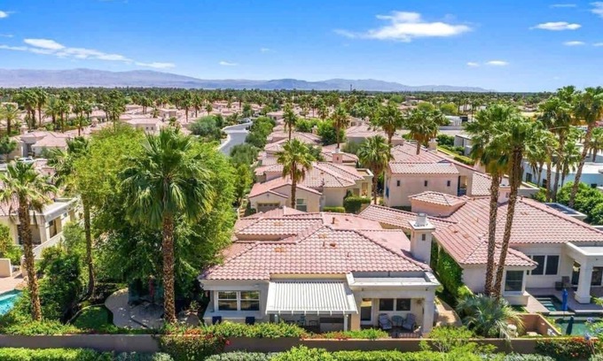 La Quinta House | Stylish Desert Getaway | Near Festivals & HOA Pool
