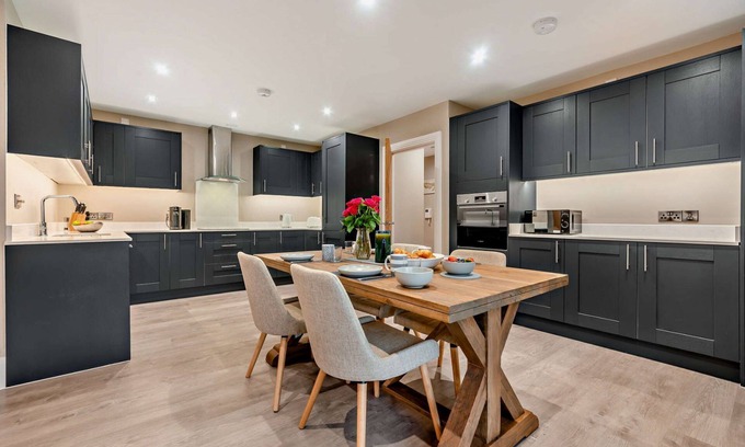 Burford Apartment | Stylish dog friendly Cotswold holiday apartment in Burford - Riverview