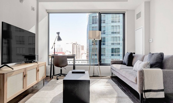 Theatre District Apartment | Stylish Downtown 1BR w/Luxury Amenities and Rooftop Views by Blueground