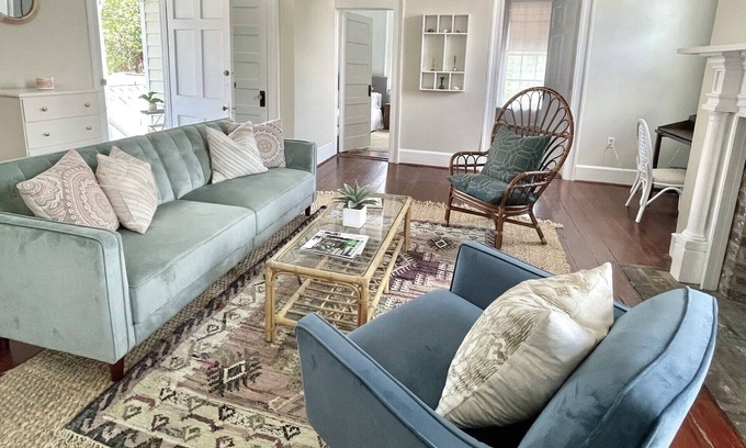 Harleston Village Apartment | Stylish Downtown Apartment: Private Porch and Parking close to MUSC and King St