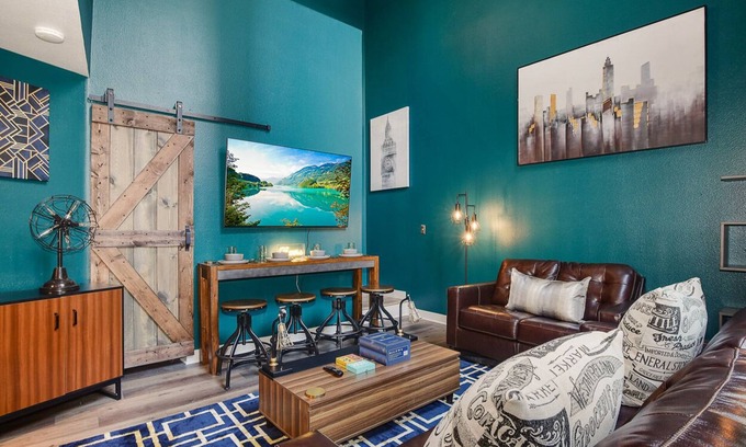 East Village Condo | Stylish DT Loft for Professionals Friends & Family