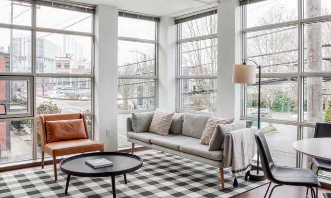Cascade Apartment | Stylish East Lake 1BR w/Gym, nr Coffee, walk to SLU, by Blueground