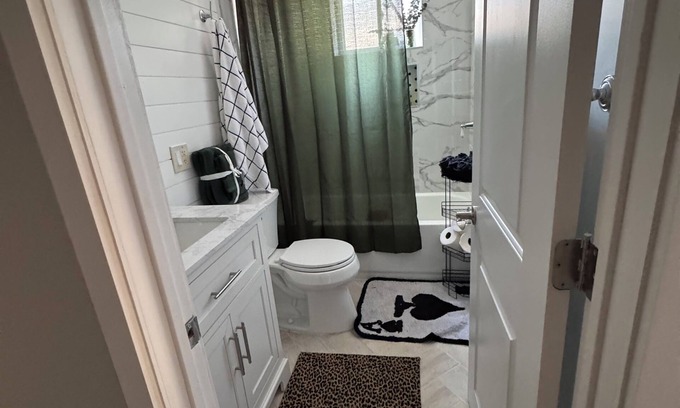 Collingdale House | Stylish, Family Friendly Collingdale Home, Near Philly, Fireplace, Parking, WiFi