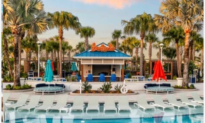 Davenport Villa | Stylish family friendly, 5 suites near Disney!