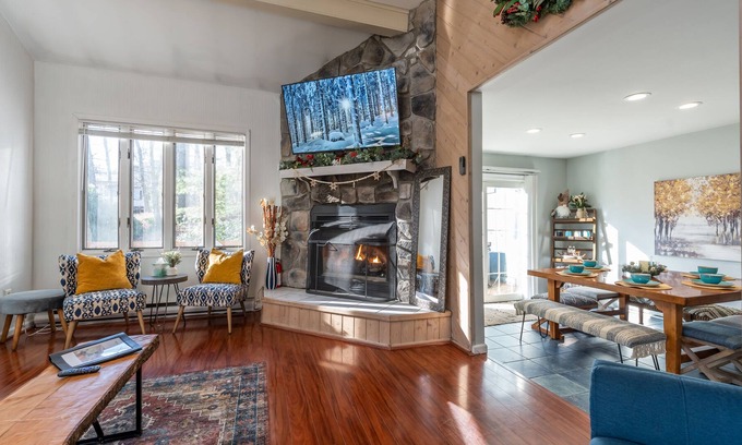 Lake Harmony House | Stylish Family & Pet Friendly Ski Retreat w HOT TUB, Fire Pit and More!