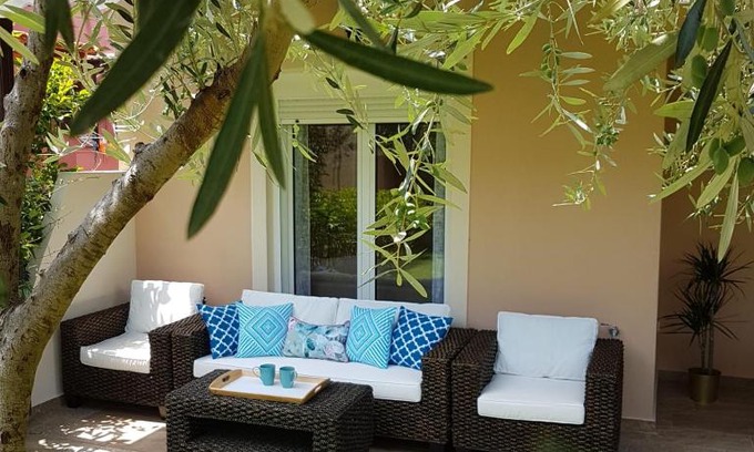 Pefkochori Villa | Stylish family villa 100m from the beach and town center