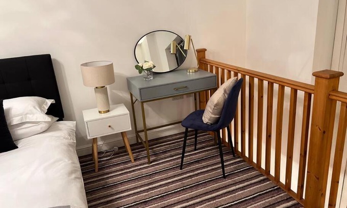 Burslem Apartment | Stylish flat near Alton Towers