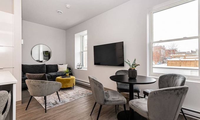 Plateau Mont Royal Apartment | Stylish & Fun 1 Bedroom Apartment in Le Plateau by Denstays