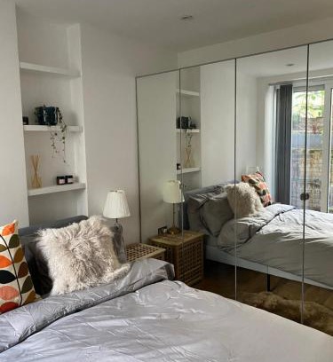 Mildmay Apartment | Stylish Garden Flat