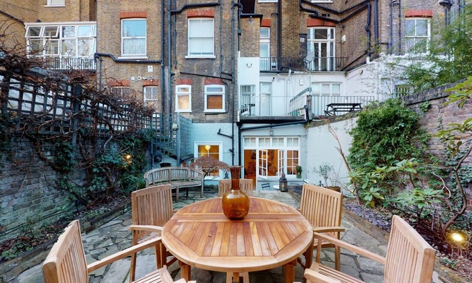 Courtfield Apartment | Stylish garden flat in prime South Kensington, SW7