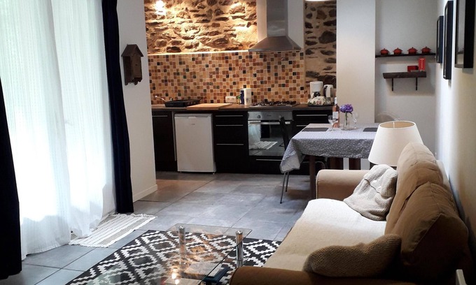 Boissezon Cottage | Stylish Gite in Picturesque Medieval Village - Ideal For Cyclists and Walkers