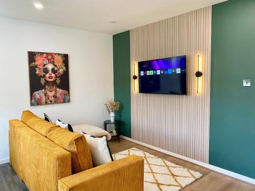 Manchester City Centre Apartment | Stylish Group Stay, Sleeps 12, Free Parking, by Manchester Piccadilly