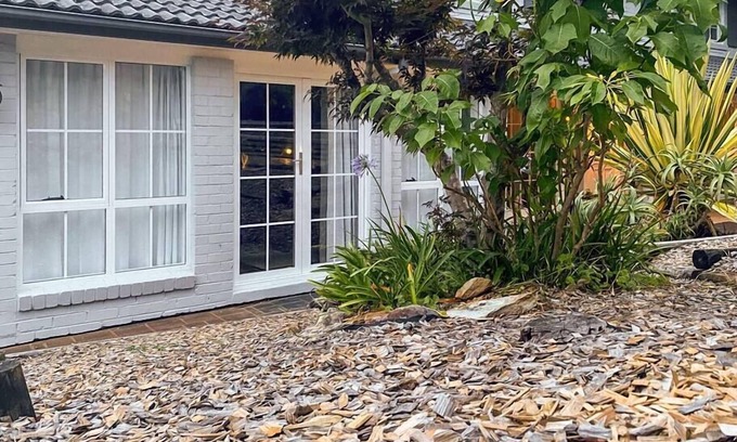 Belrose Apartment | Stylish Guesthouse in the Heart of Belrose