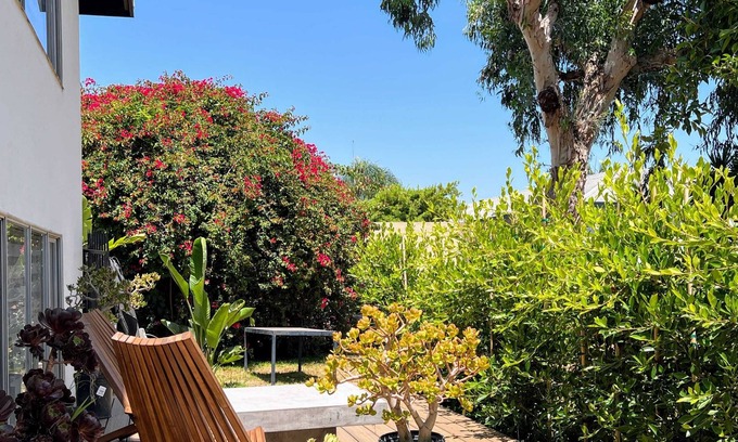 Ladera Heights House | Stylish Guesthouse in LA -S H3-LAD