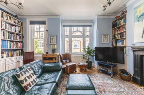 Gospel Oak Apartment | Stylish Hampstead Retreat by the Heath