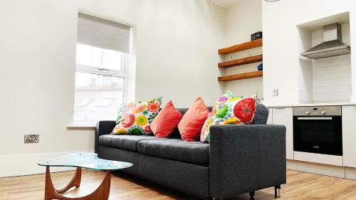 Grand Canal Dock Apartment | Stylish High Ceiling Home in South City Center