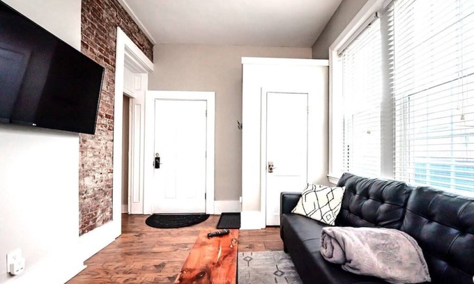 Wilmington Apartment | Stylish Historic Apartment - Queen Bed, Fast WiFi, Easy Parking!