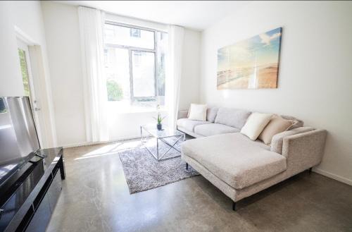Hollywood Apartment | Stylish Hollywood Apartment