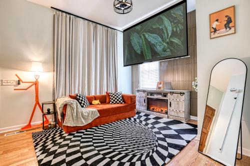 Metropolitan House | Stylish Home Near DT & River St - 2 King Beds - Massage Chair - Games