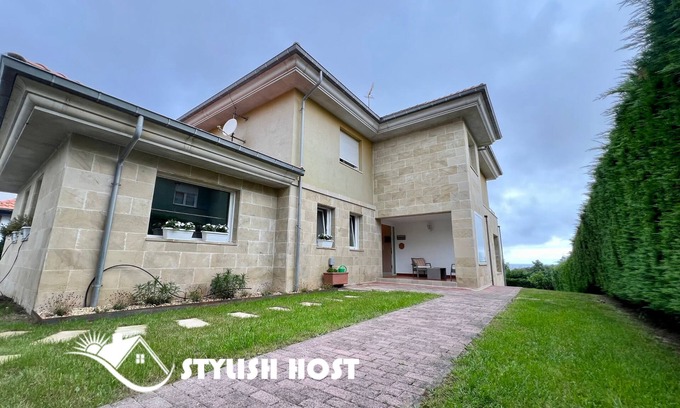San Vicente de la Barquera Villa | Stylish Host San Vicente de la Barquera, villa with sea views