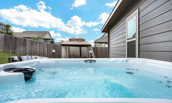 Converse House | Stylish Hot Tub Retreat | BBQ Yard Games WiFi Pets