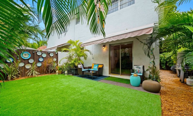 Coral Way House | Stylish House by Grove Central. Private Patio BBQ. 5mi Beach