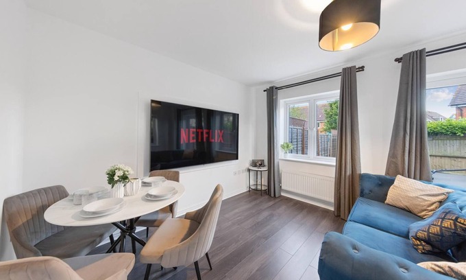 Dartford House | Stylish house in Dartford, London Zone 8