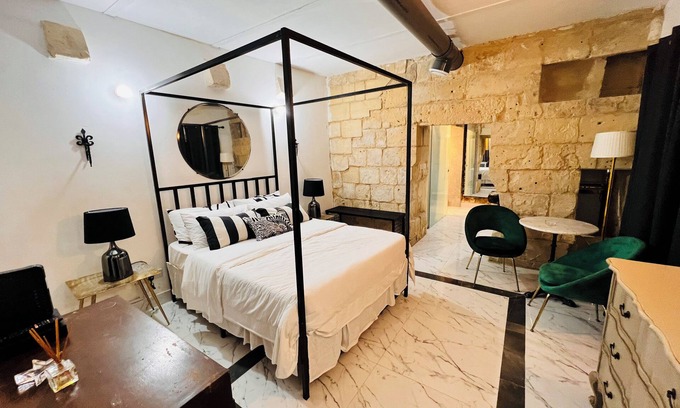 Birgu Apartment | Stylish House of Character