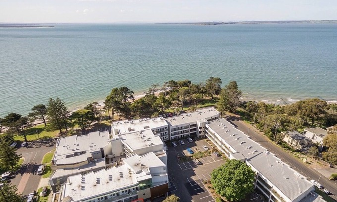 Cowes Apartment | STYLISH ISLAND GETAWAY - BEACHFRONT APARTMENT - COWES - Phillip Island