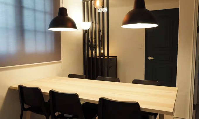 Itaewon Apartment | Stylish Itaewon Getaway | Spacious Living, Projector, 4 Beds, 5 min to Station