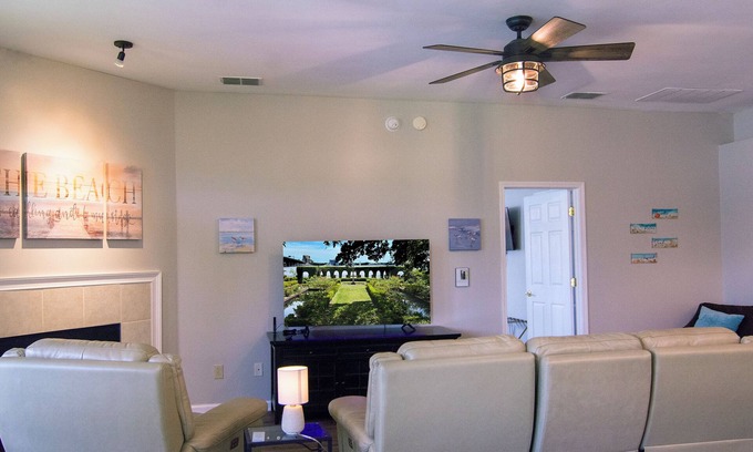 Sandalwood House | Stylish lake front retreat. Short drive to Beach, shopping, downtown, Mayo!