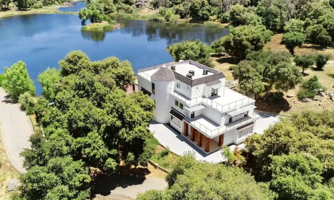 Descanso House | Stylish LAKEFRONT home near Julian